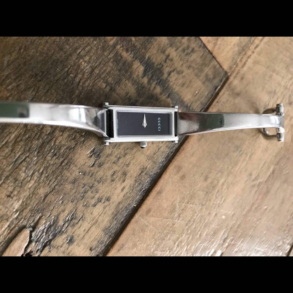 Gucci watch 1500L